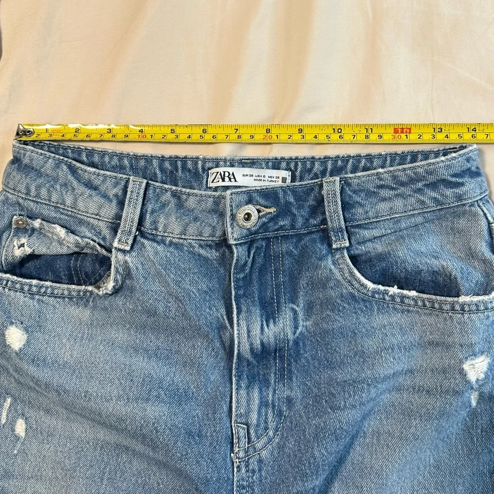 Zara distressed Mom Jeans Size 6